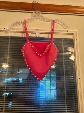 SHEIN Hot Pink Pearl-Trim Heartpoint Crop Top